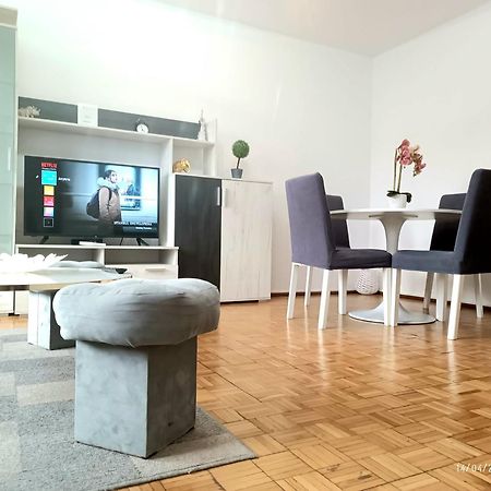 Chic Comfort 1Bdr With Landmark View - Concerthall Бухарест Экстерьер фото