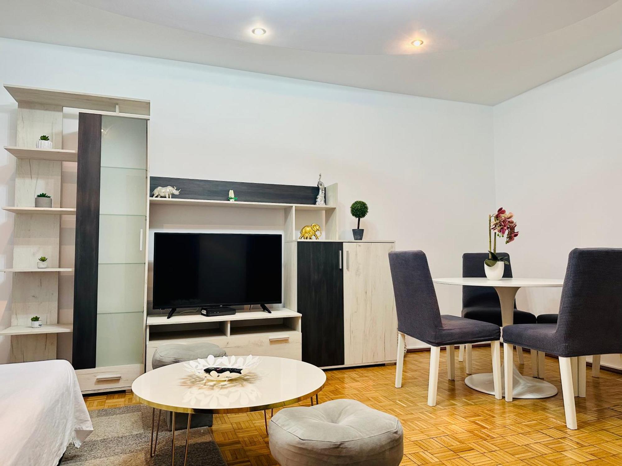 Chic Comfort 1Bdr With Landmark View - Concerthall Бухарест Экстерьер фото
