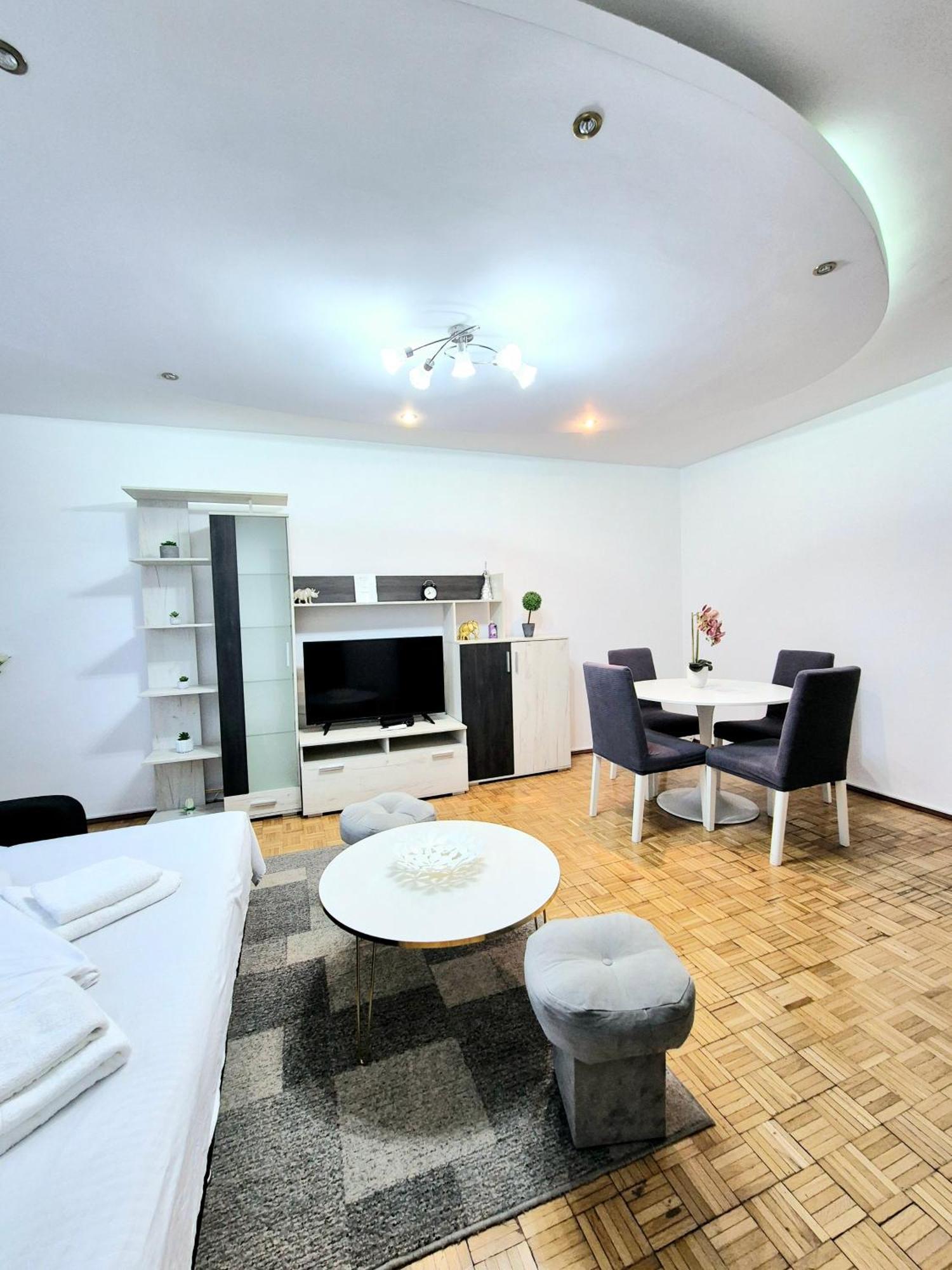 Chic Comfort 1Bdr With Landmark View - Concerthall Бухарест Экстерьер фото